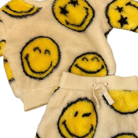 Baby Gap x SmileyWorld Sherpa Emoji Sweatshirt and Pant  Set Size 3-6 months - Picture 3 of 4
